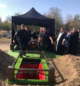 гроба с телом для погребения
